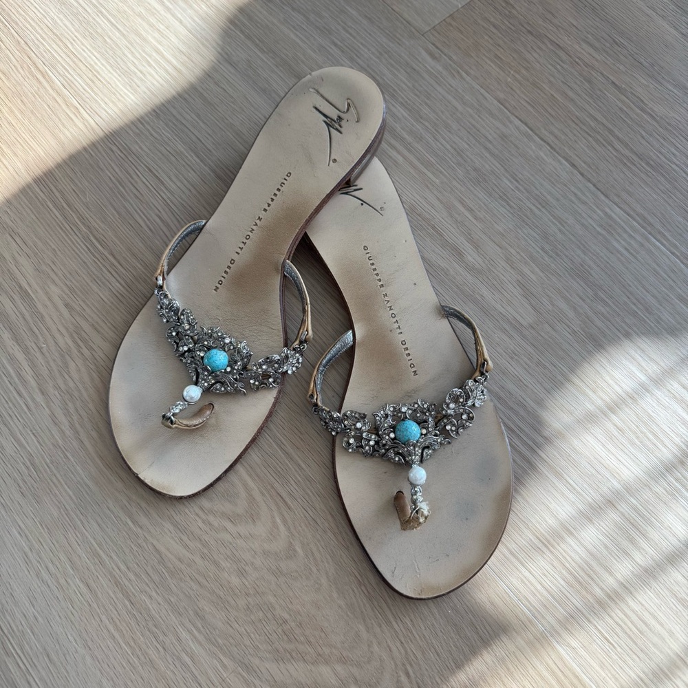 Giuseppe Zanotti embellished thong sandals - 6.5